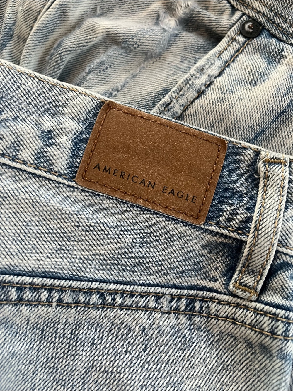 American Eagle Outfitters Light Wash 90’s Boyfriend Jeans Women’s Size 8 - Picture 6 of 16